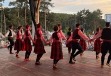 Вече фолклора и традиције на Краљевом тргу окупило ансамбле из Србије, Канаде и Сједињених Америчких Држава